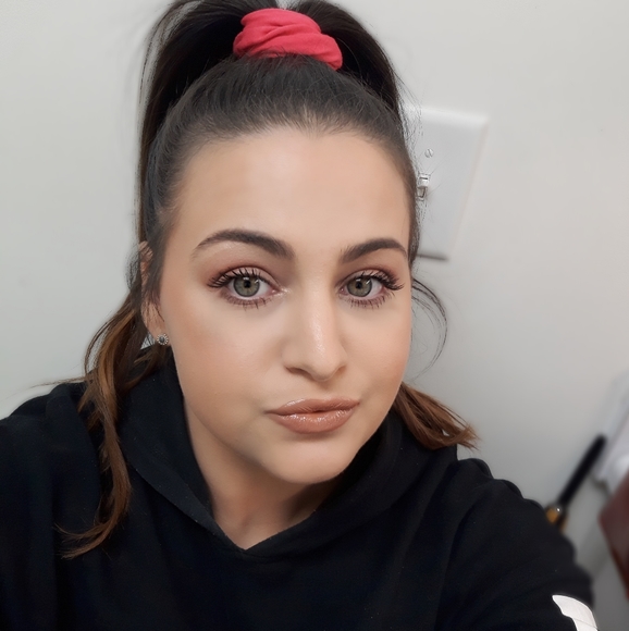 Meet your Posher, Carly - Picture 14 of 16